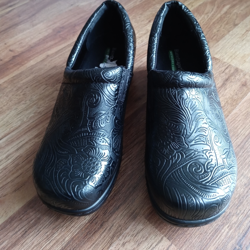 Bare traps Women's Brinkley Black Memory Foam Clog